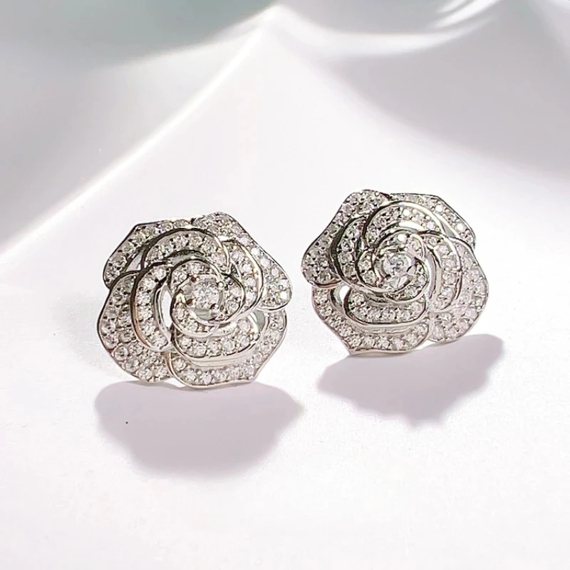 Light Luxury Temperament Hollow Earrings with Three-dimensional Precision and Versatility 925 Silver Wedding Jewelry for Women
Light Luxury Temperament Hollow Earrings with Three-dimensional Precision and Versatility 925 Silver Wedding Jewelry for Women