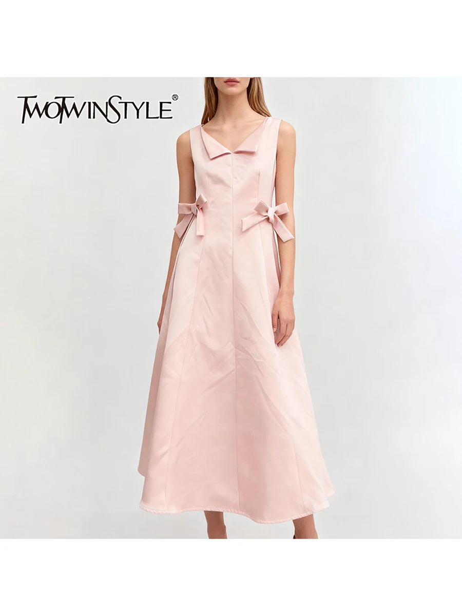 TWOTWINSTYLE Solid Spliced Bowknot Elegant Long Dresses for Women Lapel Sleeveless High Waist Minimalist Dress Female Clothing
TWOTWINSTYLE Solid Spliced Bowknot Elegant Long Dresses for Women Lapel Sleeveless High Waist Minimalist Dress Female Clothing
