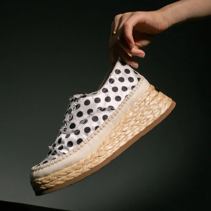 Retro Women's Shoes Exquisite Handmade Round Head Casual Shoes for Woman Fashion Chunky Sneakers Designer Shoes Zapatos De Mujer
Retro Women's Shoes Exquisite Handmade Round Head Casual Shoes for Woman Fashion Chunky Sneakers Designer Shoes Zapatos De Mujer