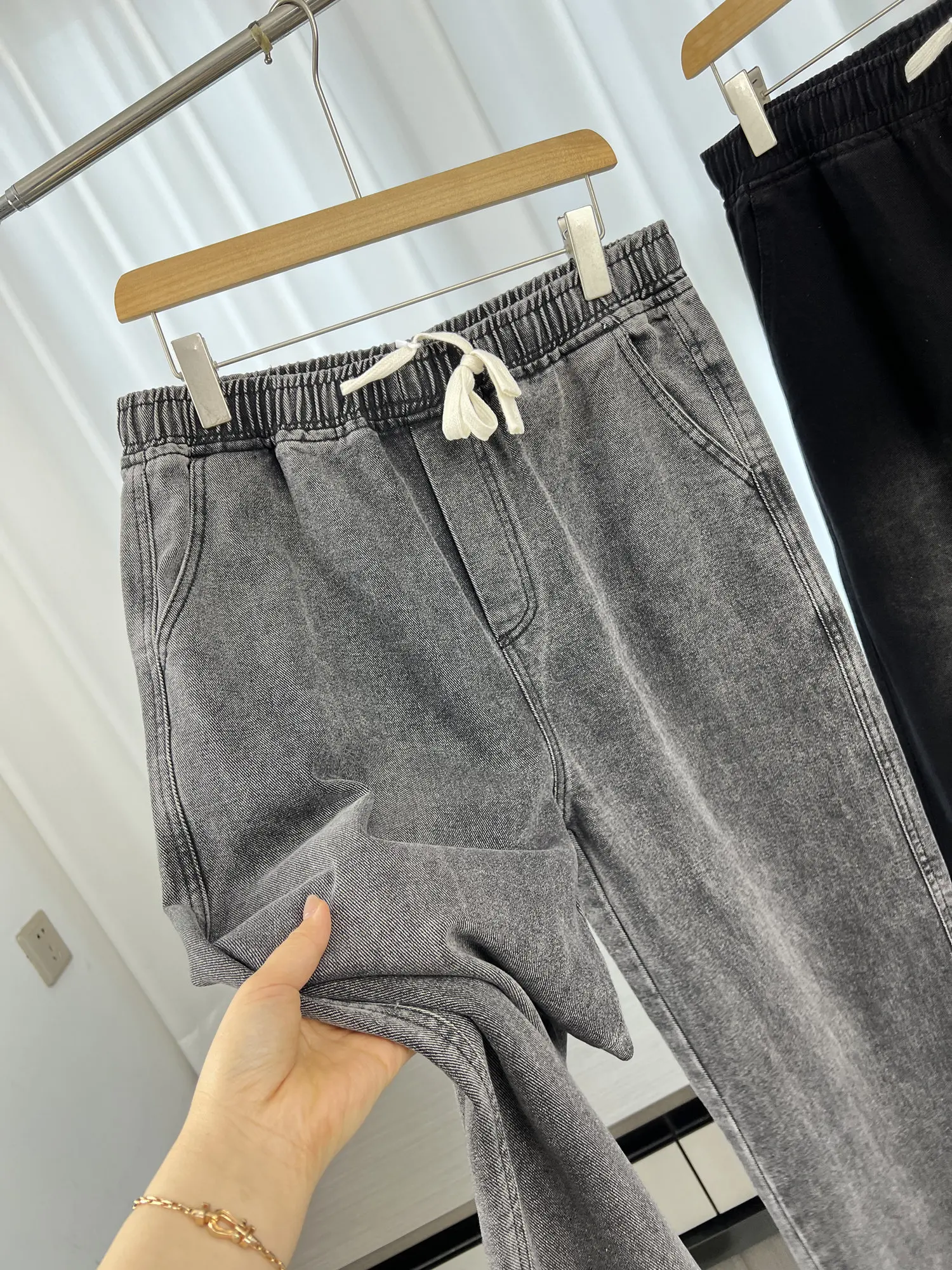 Loose Fit Straight Leg Men's Jeans Elastic Waist Heavy Waed American Retro Spring Faionable Versatile Denim Pants
Loose Fit Straight Leg Men's Jeans Elastic Waist Heavy Waed American Retro Spring Faionable Versatile Denim Pants