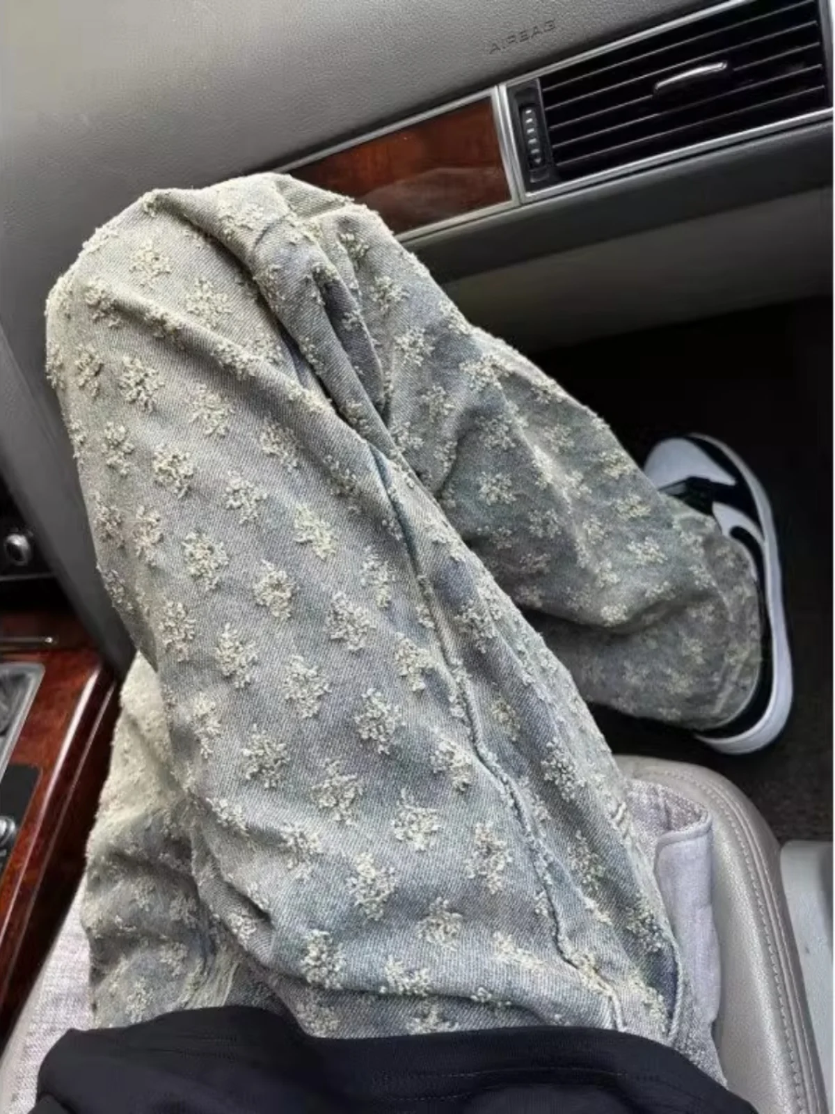 Мужские джинсы свободного кроя, летние, в американском стиле, прямые, слегка расклешенные, универсальные, длинные брюки с вышивкой
Мужские джинсы свободного кроя, летние, в американском стиле, прямые, слегка расклешенные, универсальные, длинные брюки с вышивкой