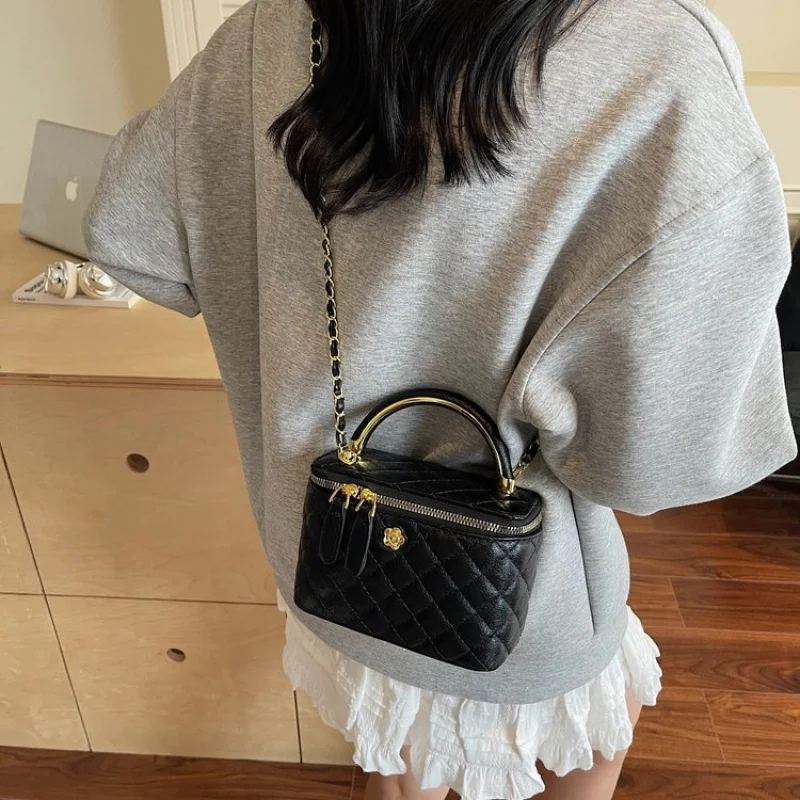 Женская большая вместительная сумка-тоут, стильная, минималистичная, винтажная, элитная, простая, однотонная, модная
Женская большая вместительная сумка-тоут, стильная, минималистичная, винтажная, элитная, простая, однотонная, модная