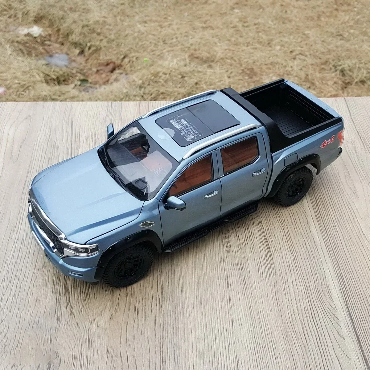Масштаб 1:18 FOTON, литой под давлением сплав, внедорожник, пикап, игрушки, модель автомобиля, классическая коллекция для взрослых, сувенирные подарки, дисплей
Масштаб 1:18 FOTON, литой под давлением сплав, внедорожник, пикап, игрушки, модель автомобиля, классическая коллекция для взрослых, сувенирные подарки, дисплей