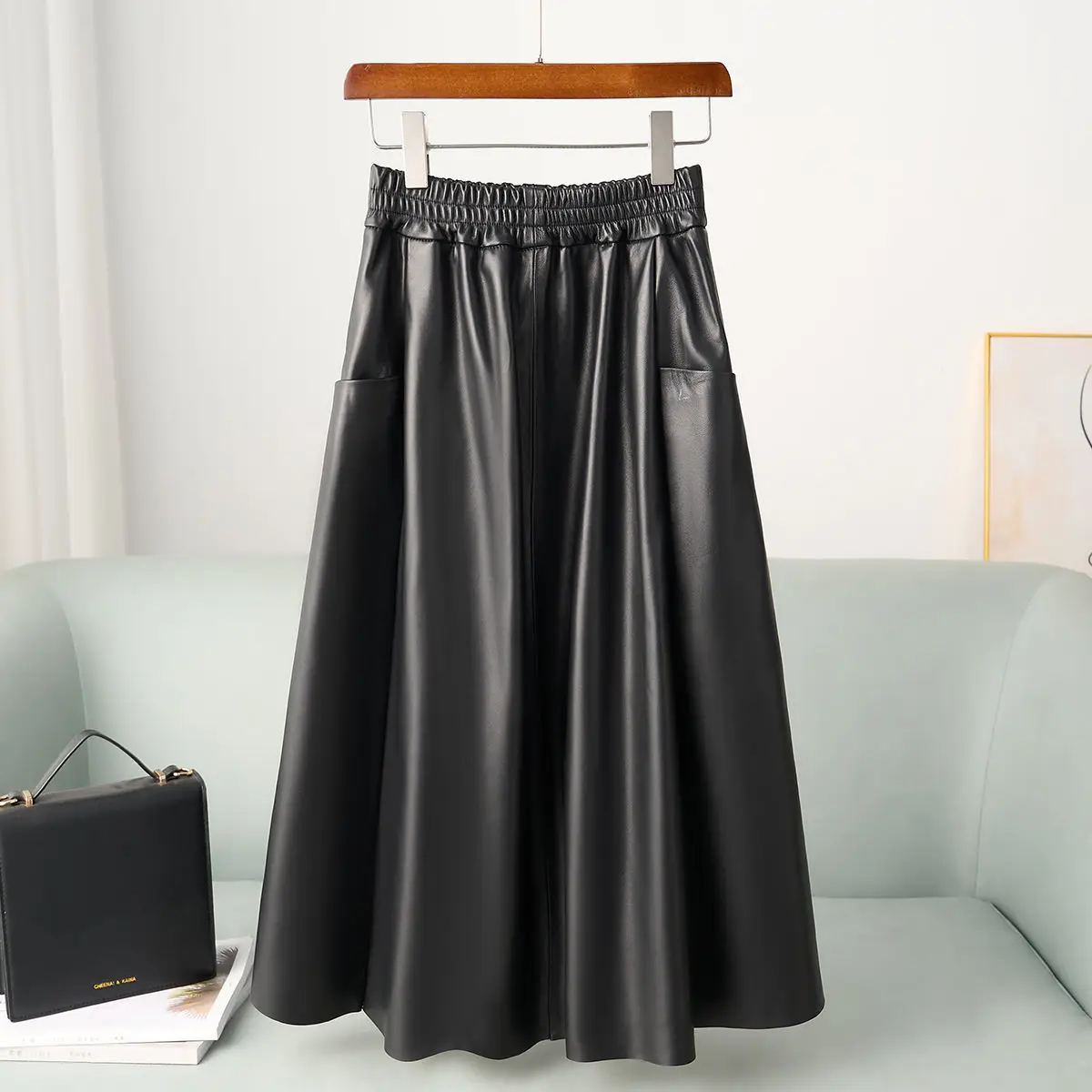 High quality 2025 new genuine leather skirt for women's autumn and winter temperament high waisted long sheepskin A-line skirt
High quality 2025 new genuine leather skirt for women's autumn and winter temperament high waisted long sheepskin A-line skirt