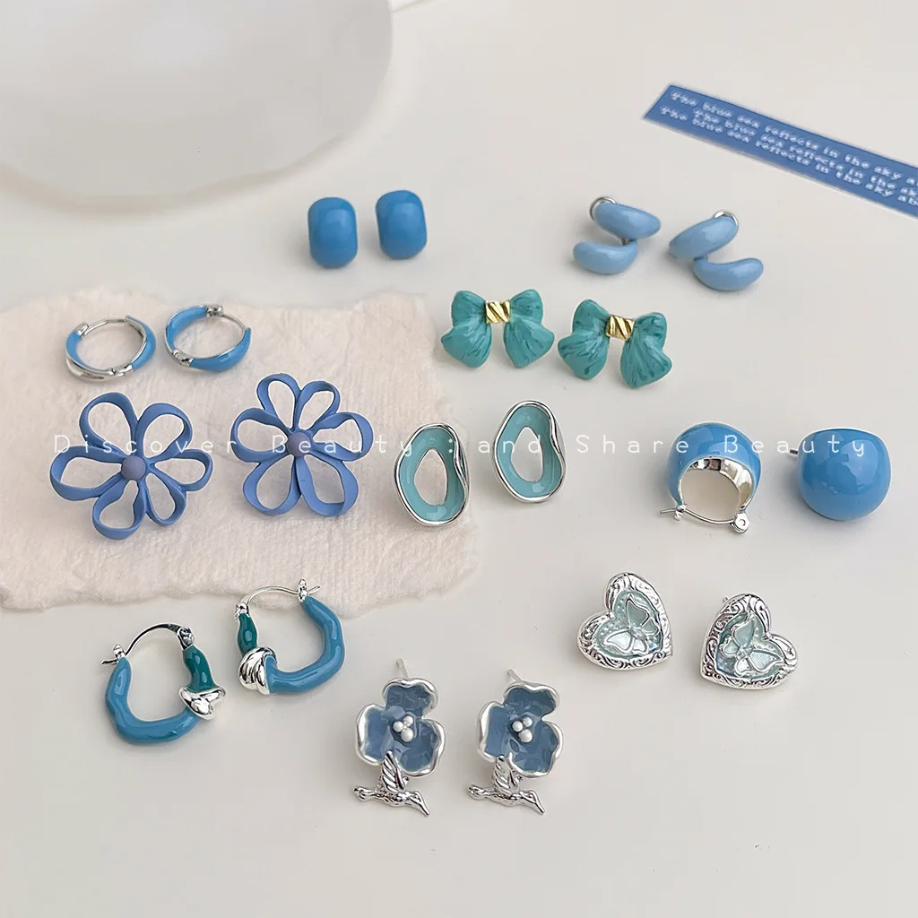 Аксессуары для самостоятельного изготовления: кремово-голубые серьги, серебряные штифты, маленькие свежие и нежные серьги-гвоздики в форме цветка с эффектом капель масла, модные, универсальные.
Аксессуары для самостоятельного изготовления: кремово-голубые серьги, серебряные штифты, маленькие свежие и нежные серьги-гвоздики в форме цветка с эффектом капель масла, модные, универсальные.