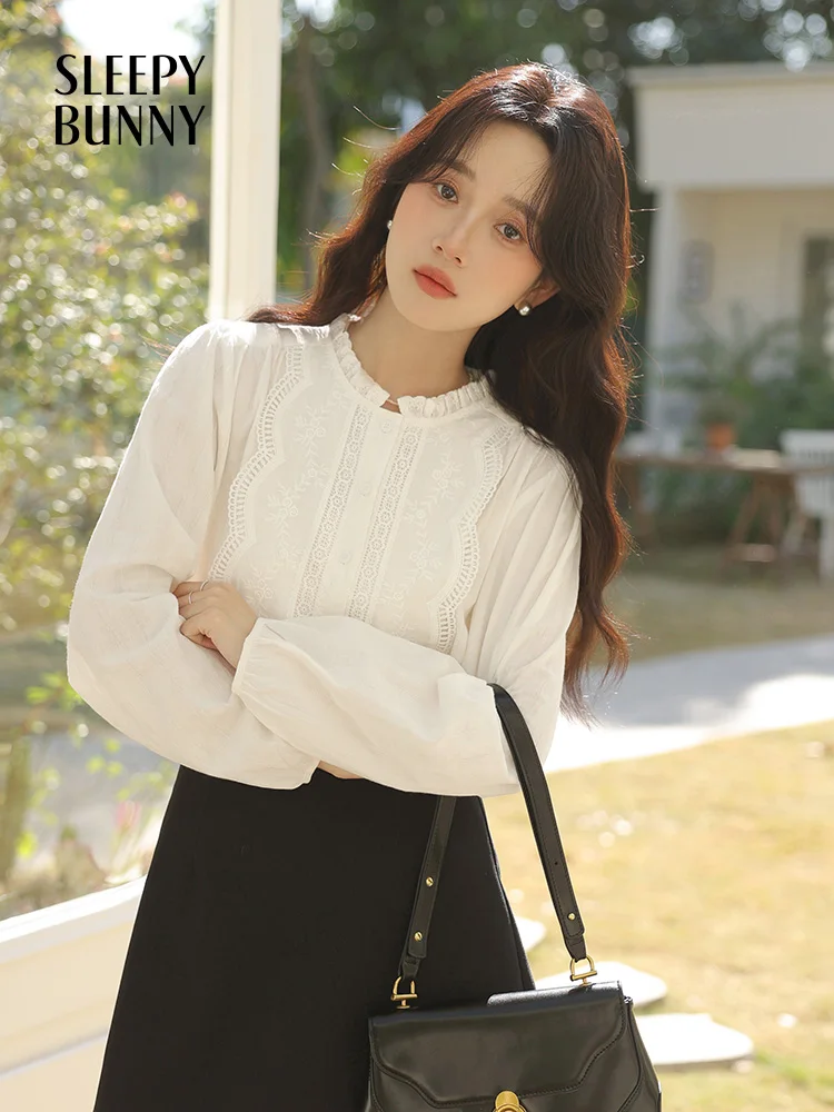 French Style High Neck White Blouse for Women Spring Long Sleeve Lace Ruffled Shirt Elegant Slim Fit Office Top Vintage Style
French Style High Neck White Blouse for Women Spring Long Sleeve Lace Ruffled Shirt Elegant Slim Fit Office Top Vintage Style