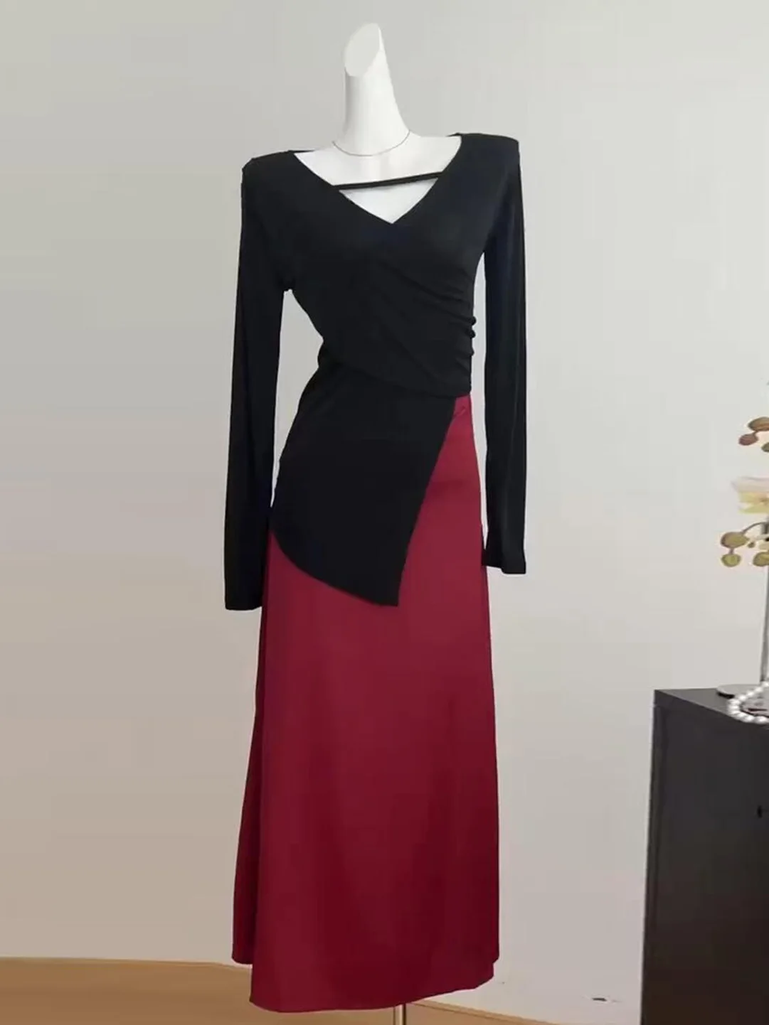 Fashionable Slimming Spring 2026 Women's High Waist Midi Skirt Set Elegant Versatile Shirt And Skirt Ensemble Commute Style C...
Fashionable Slimming Spring 2026 Women's High Waist Midi Skirt Set Elegant Versatile Shirt And Skirt Ensemble Commute Style C...