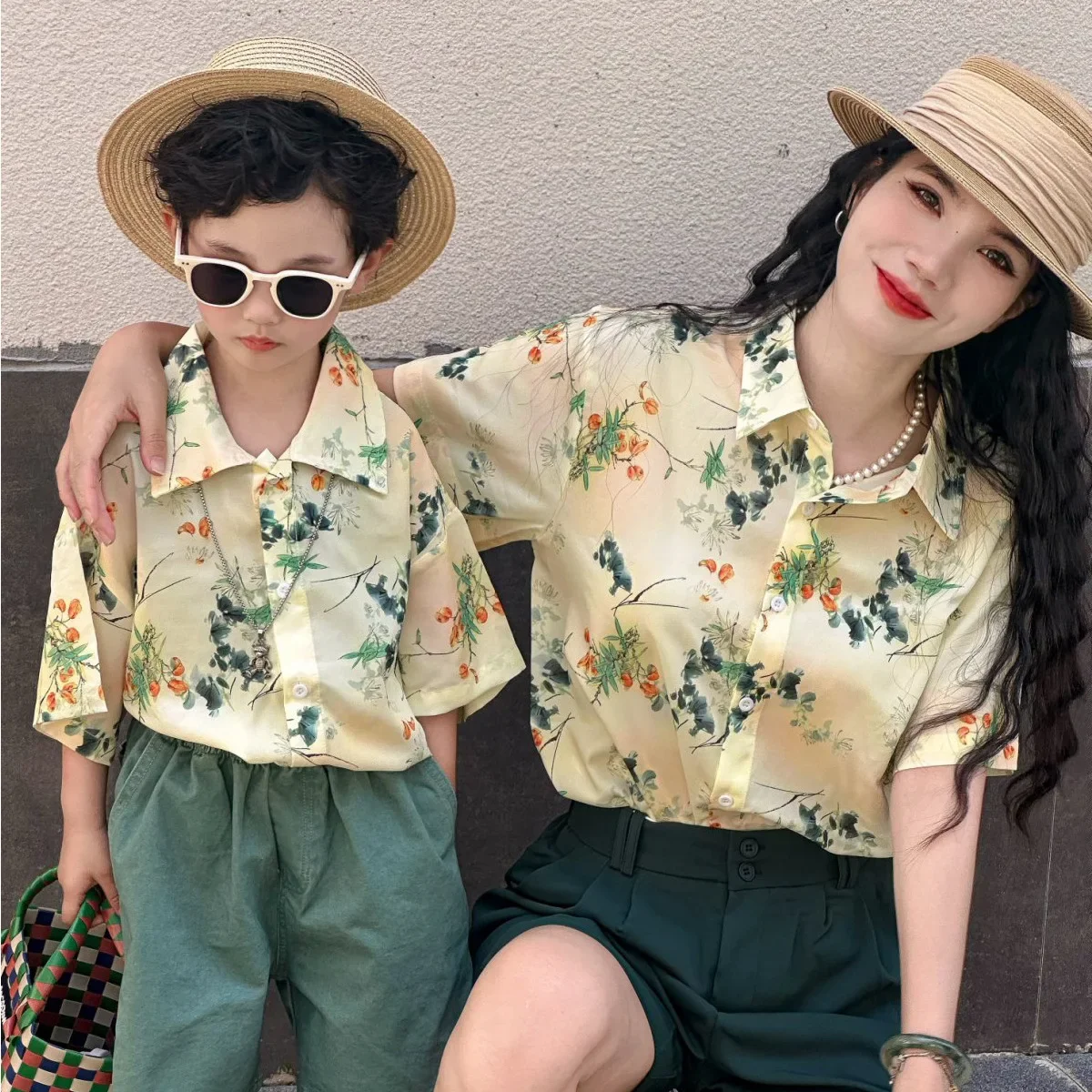 Family Vacation Mother Father and Son Floral Shirts Mom Dad and Daughter Same Beach Tops Fashion Parents and Children Clothes
Family Vacation Mother Father and Son Floral Shirts Mom Dad and Daughter Same Beach Tops Fashion Parents and Children Clothes