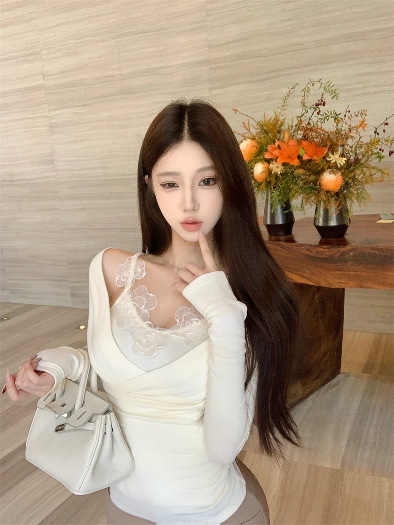 Spring 2026 Early Cross Knitted V-ne Lace Floral Women's Set Casual Faion ort Sle Universal Fit Hot Girl Sle
Spring 2026 Early Cross Knitted V-ne Lace Floral Women's Set Casual Faion ort Sle Universal Fit Hot Girl Sle