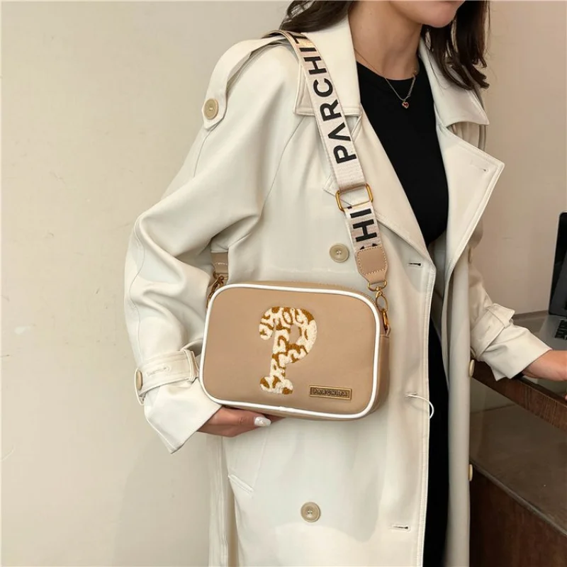 Premium Women's Shoulder Bag Crafted From Satin Leather Boasting Plush High-End Malta Sleek Soft Vintage Look
Premium Women's Shoulder Bag Crafted From Satin Leather Boasting Plush High-End Malta Sleek Soft Vintage Look