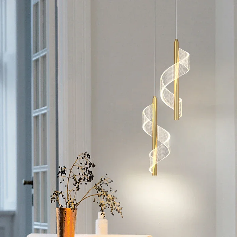 Q светодиодный современный акриловый подвесной светильник изголовья, гостиная, изголовье спальни, креативный небольшой подвесной светильник с одной головкой и длинной линией
Q светодиодный современный акриловый подвесной светильник изголовья, гостиная, изголовье спальни, креативный небольшой подвесной светильник с одной головкой и длинной линией