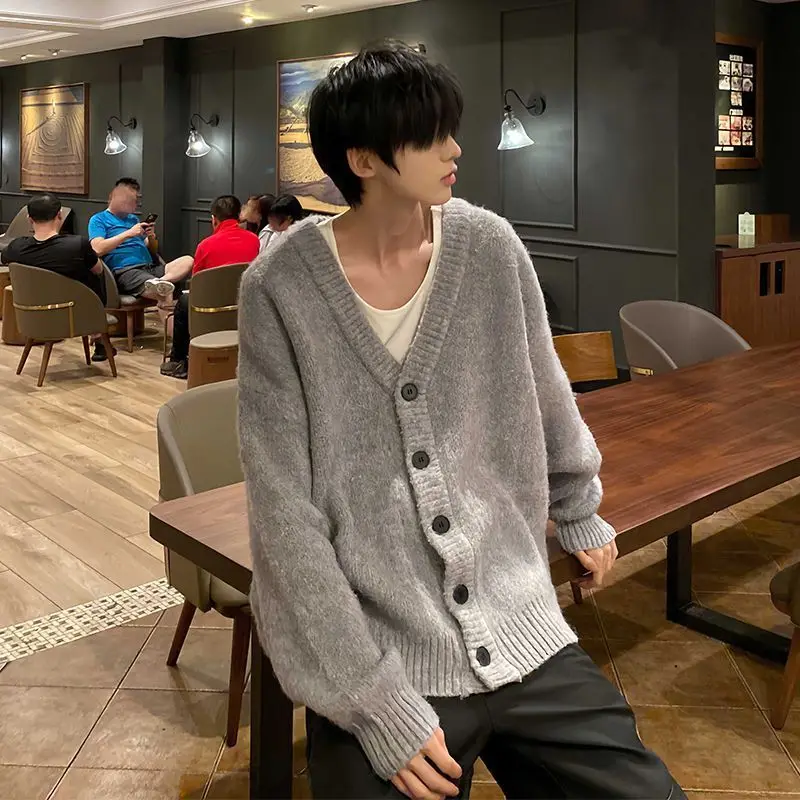 Original national fashion personalized V neck sweater jacket for men women new autumn and winter loose knitted cardigan hoodie
Original national fashion personalized V neck sweater jacket for men women new autumn and winter loose knitted cardigan hoodie