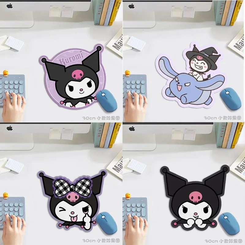 Новый коврик для стола Sanrio Kuromi в стиле аниме, мультяшный кожаный коврик для мыши, портативный, водонепроницаемый, маслостойкий, милый, для девочек, 2026, кавайный
Новый коврик для стола Sanrio Kuromi в стиле аниме, мультяшный кожаный коврик для мыши, портативный, водонепроницаемый, маслостойкий, милый, для девочек, 2026, кавайный