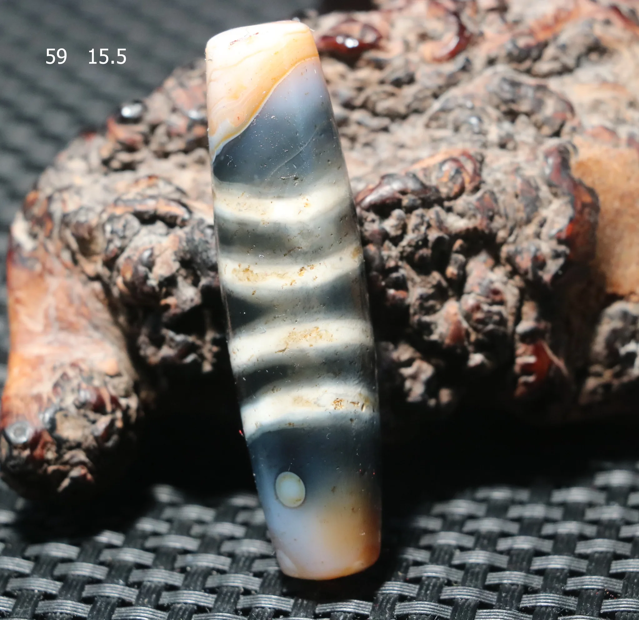 WOJIACHANPINZUITEBIE Тибетский старый агат Тип линии Исцеляющая медицина dZi Подвеска из бисера Драгоценный камень Амулет Сокровище Ювелирные изделия 59:15.5MMS 
WOJIACHANPINZUITEBIE Тибетский старый агат Тип линии Исцеляющая медицина dZi Подвеска из бисера Драгоценный камень Амулет Сокровище Ювелирные изделия 59:15.5MMS