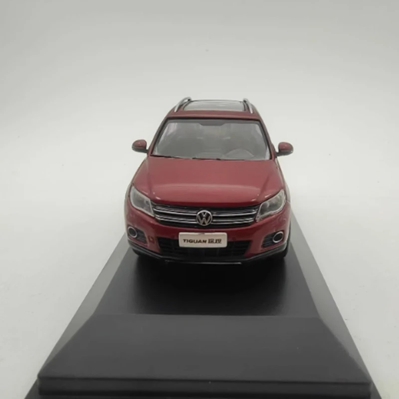 Original Diecast Alloy 1/43 New TIGUAN 2008 SUV Car Model Adult Classic Collection Static Display Boy Toys
Original Diecast Alloy 1/43 New TIGUAN 2008 SUV Car Model Adult Classic Collection Static Display Boy Toys