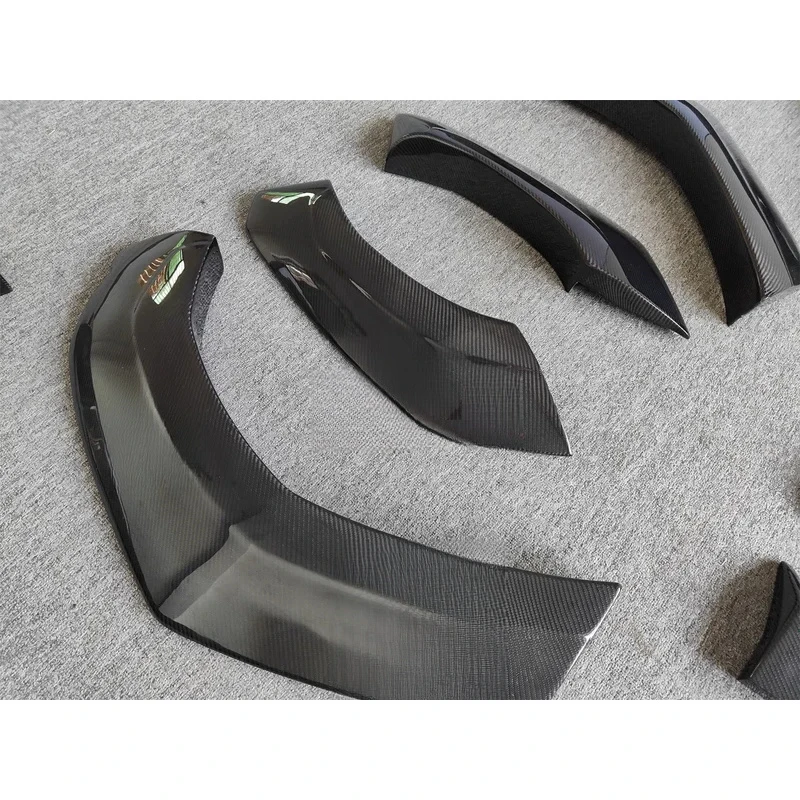 High Quality Carbon Fiber Wide Body Wheel Eyebrows Front And Rear Fenders For URUS
High Quality Carbon Fiber Wide Body Wheel Eyebrows Front And Rear Fenders For URUS
