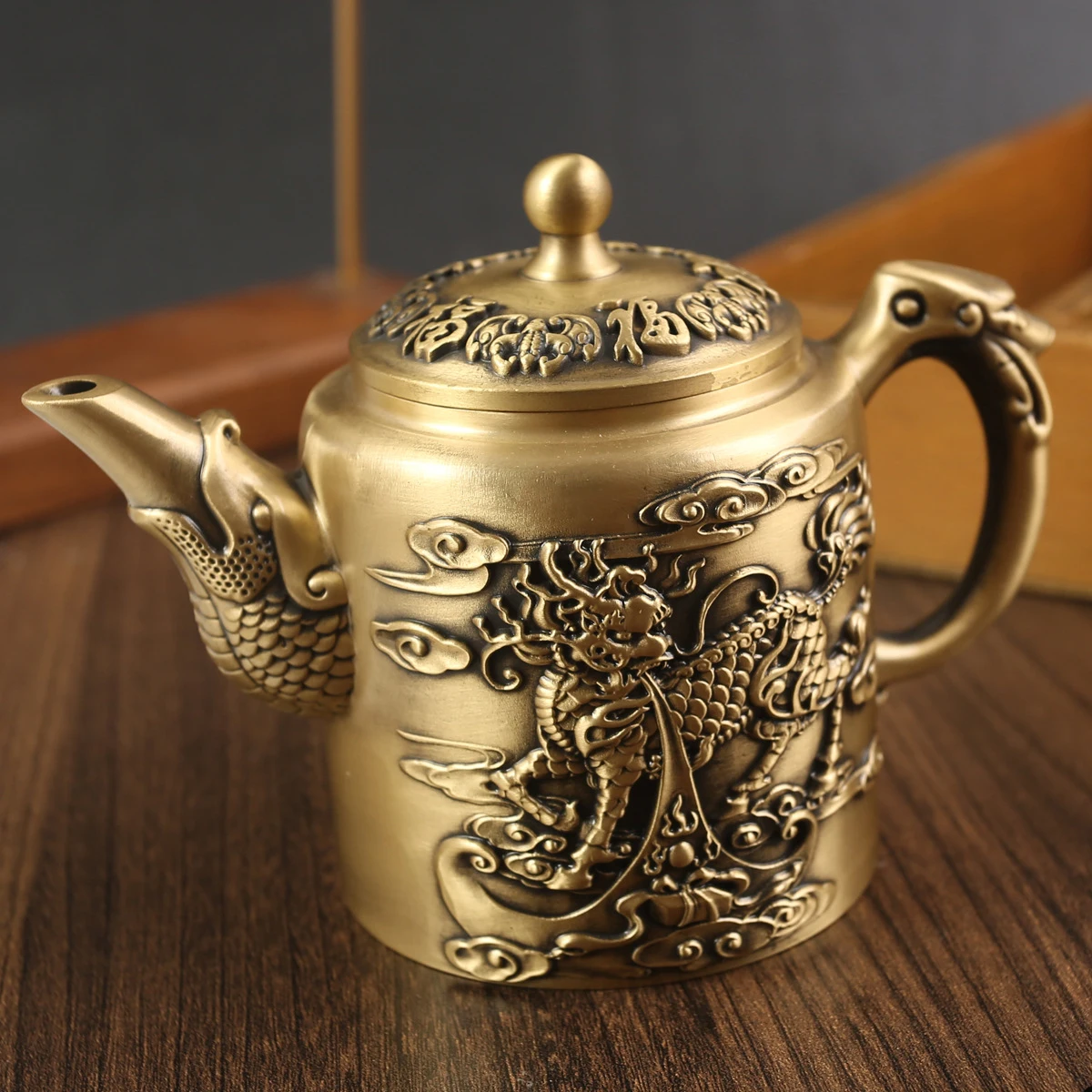Creative Relief Kirin Teapot Handmade Brass Kung Fu Tea Tea Pot Carving Blessing Kettle Home Ornaments
Creative Relief Kirin Teapot Handmade Brass Kung Fu Tea Tea Pot Carving Blessing Kettle Home Ornaments