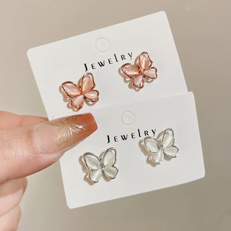 Korean Fashion Butterfly Magnetic Ear Clip For Women No Punching No Ear Hole Earrings Sweet Opal Zircon Stud Earrings Girls Gift
Korean Fashion Butterfly Magnetic Ear Clip For Women No Punching No Ear Hole Earrings Sweet Opal Zircon Stud Earrings Girls Gift