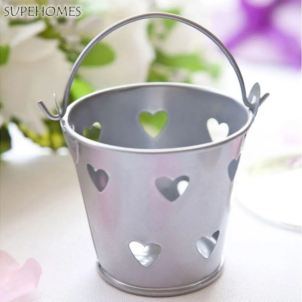 Fashion Hollow Candy Small Iron Bucket Simple Love Shape Wedding Candy Jewelry Storage Decoration Mini Iron Gift Box
Fashion Hollow Candy Small Iron Bucket Simple Love Shape Wedding Candy Jewelry Storage Decoration Mini Iron Gift Box