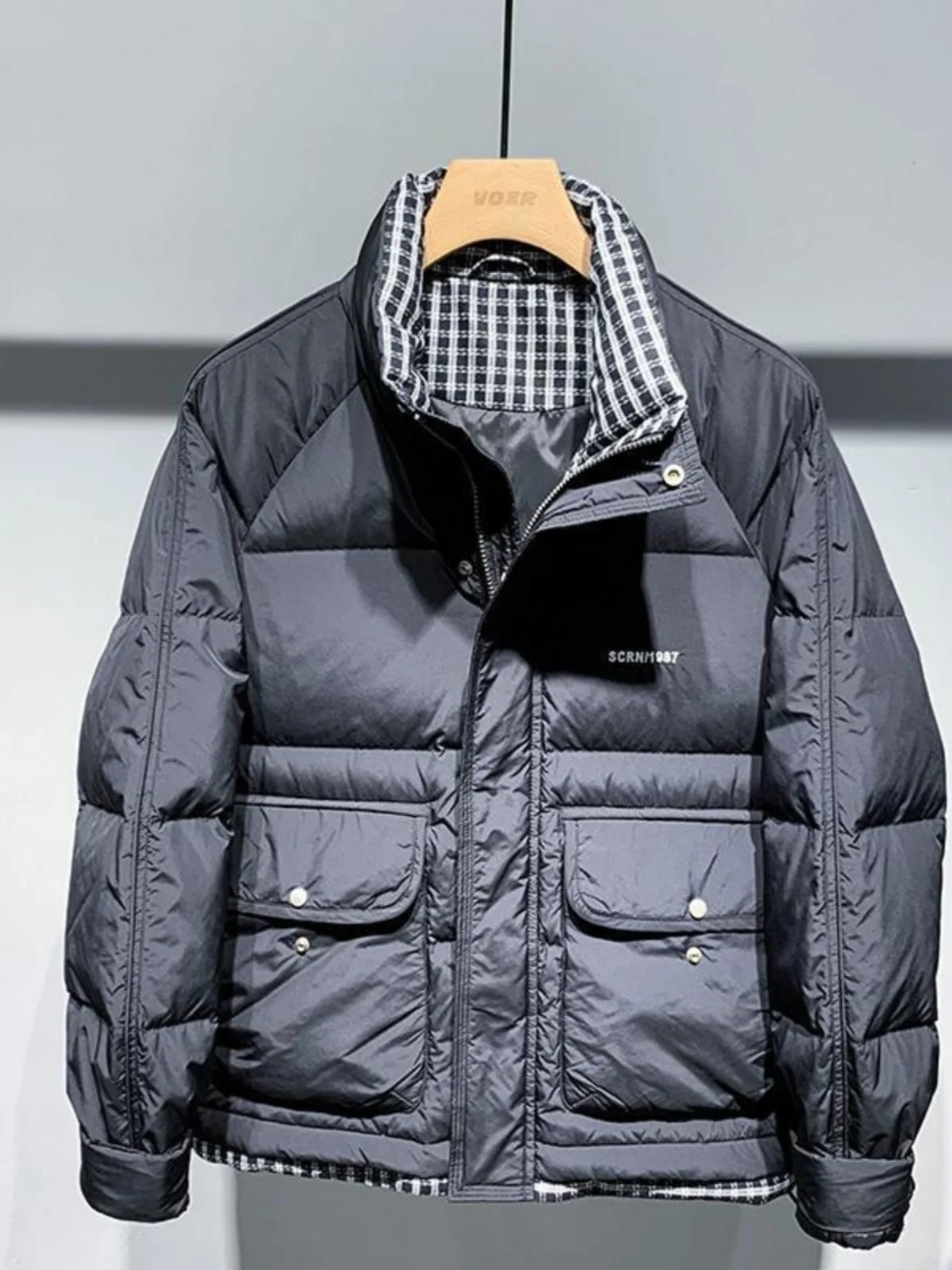 Faionable Workwear Sle White Du down Jaet Men's Loose Fit Stand Collar Quilted Patchwork Winter ort Coat
Faionable Workwear Sle White Du down Jaet Men's Loose Fit Stand Collar Quilted Patchwork Winter ort Coat