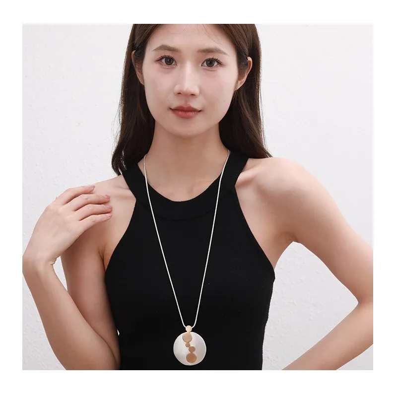Long Necklace Exaggerated High-end Jewelry New Middle East Exaggerated Foreign Trade Jewelry Sweater Chain Brushed
Long Necklace Exaggerated High-end Jewelry New Middle East Exaggerated Foreign Trade Jewelry Sweater Chain Brushed
