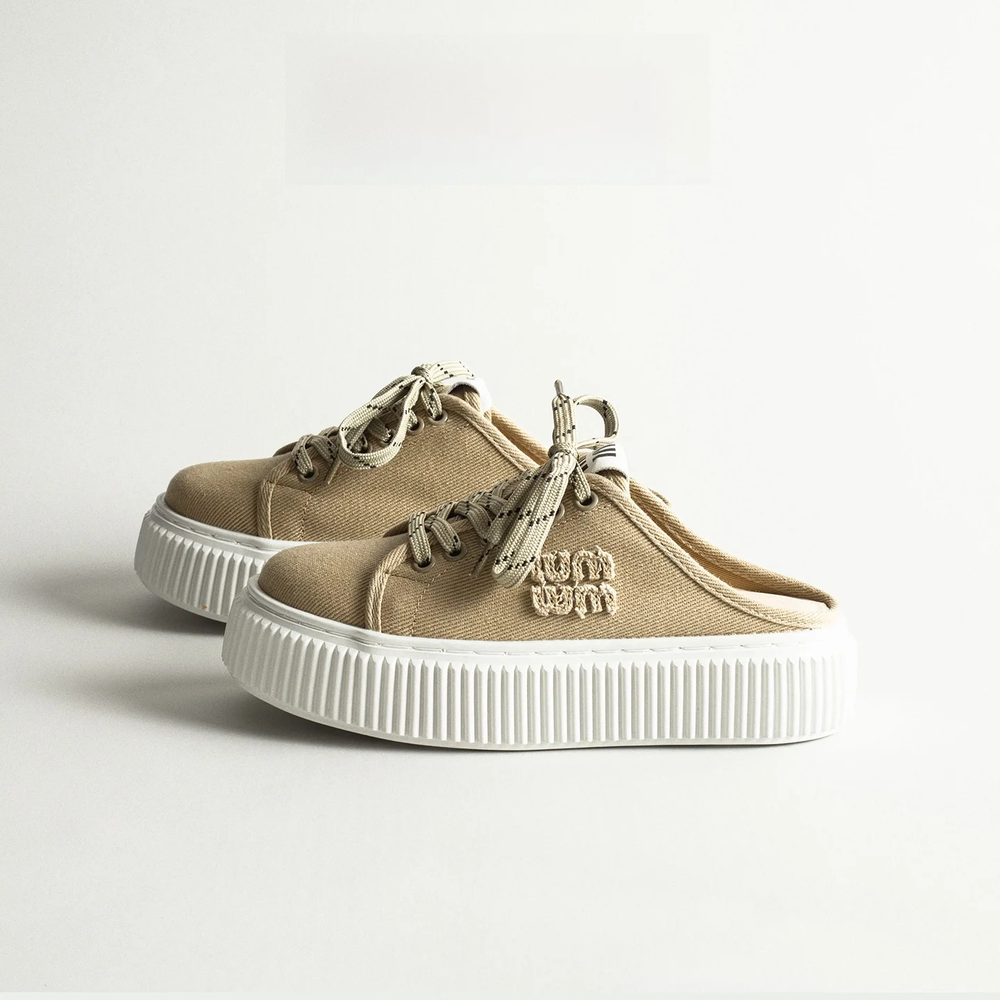 Miu Style Retro Head Cover Half Slippers Women Spring Outdoor Wear Slip-On Lazy Casual Sports Thick Bottom Canvas Shoes
Miu Style Retro Head Cover Half Slippers Women Spring Outdoor Wear Slip-On Lazy Casual Sports Thick Bottom Canvas Shoes