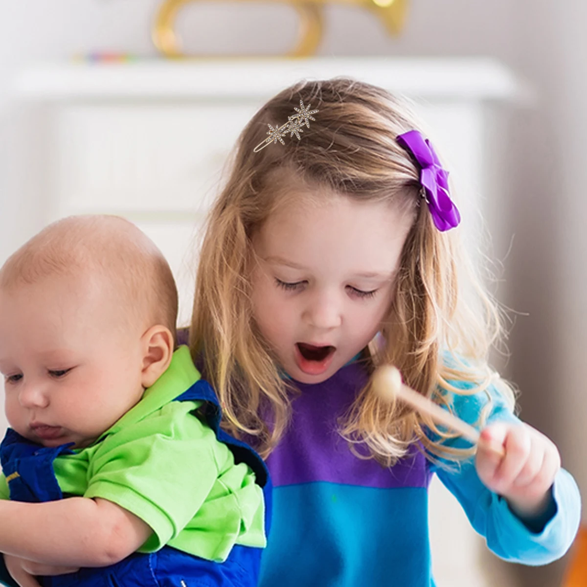 Snowflake Star Hair Clips Shiny Rhinestone Alloy Hairpins Suitable for Wedding Party Daily Use Fashion Hair Accessories
Snowflake Star Hair Clips Shiny Rhinestone Alloy Hairpins Suitable for Wedding Party Daily Use Fashion Hair Accessories