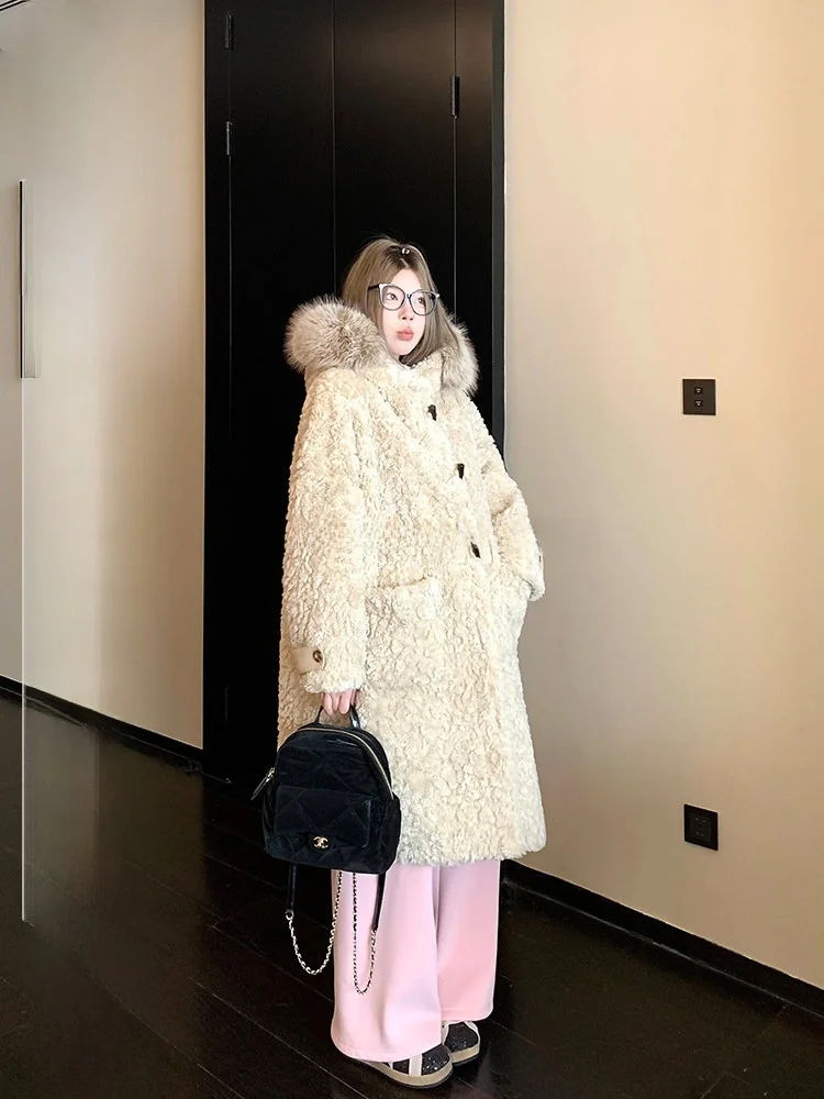 Пальто Luu Peach Happy Lamb Fur Long Coat из замши с меховым воротником, женское, осенне-зимнее, свободного кроя, в корейском стиле, для повседневной носки
Пальто Luu Peach Happy Lamb Fur Long Coat из замши с меховым воротником, женское, осенне-зимнее, свободного кроя, в корейском стиле, для повседневной носки