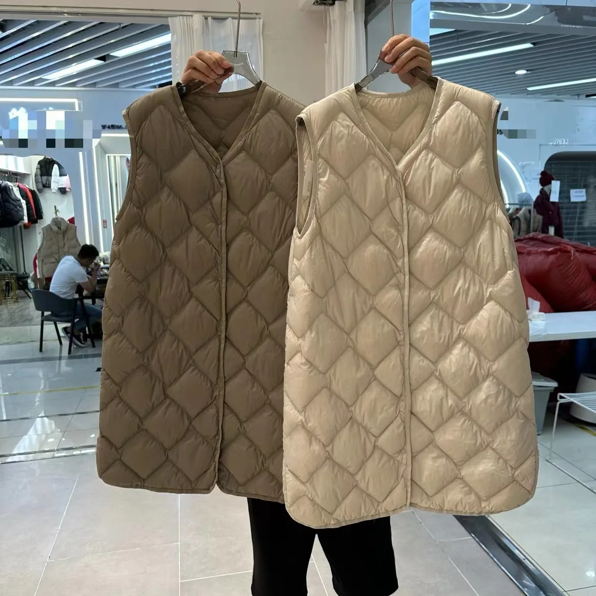 Autumn Winter Women Oversize Down Waistcoat Warm Light Thin White Duck Down Vest Coat Female Sleeveless Long Tank Puffer Parkas
Autumn Winter Women Oversize Down Waistcoat Warm Light Thin White Duck Down Vest Coat Female Sleeveless Long Tank Puffer Parkas
