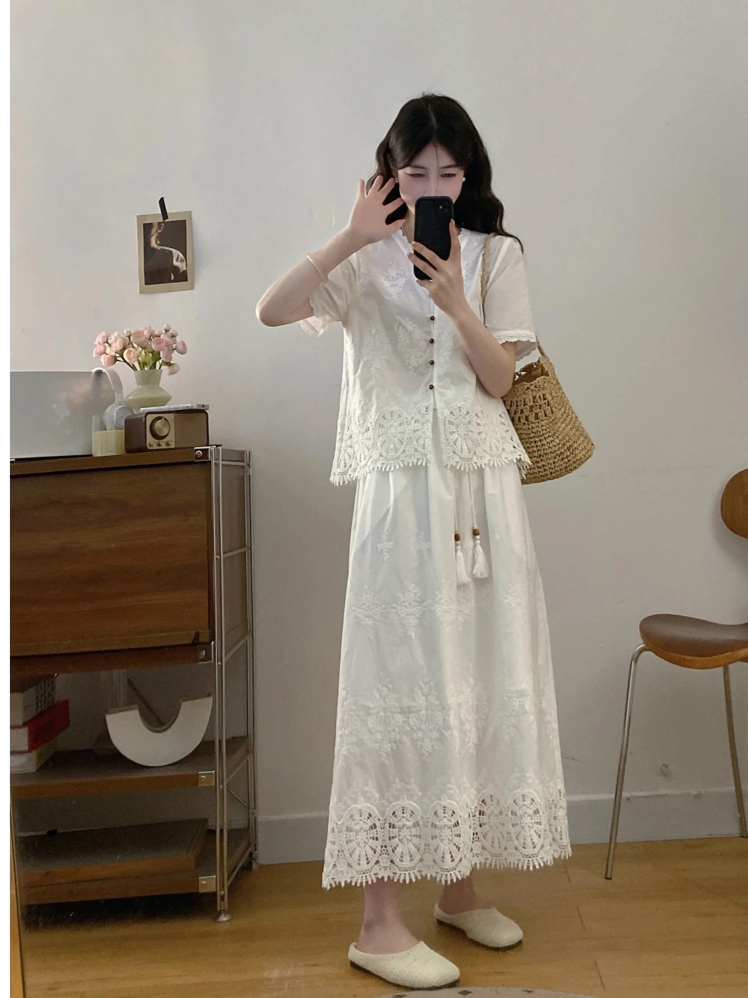 plus Size Women's Vintage Embroidered V-Neck Shirt And High Waist Skirt Set Summer Fashion Korean Style Loose Fit Clothing
plus Size Women's Vintage Embroidered V-Neck Shirt And High Waist Skirt Set Summer Fashion Korean Style Loose Fit Clothing