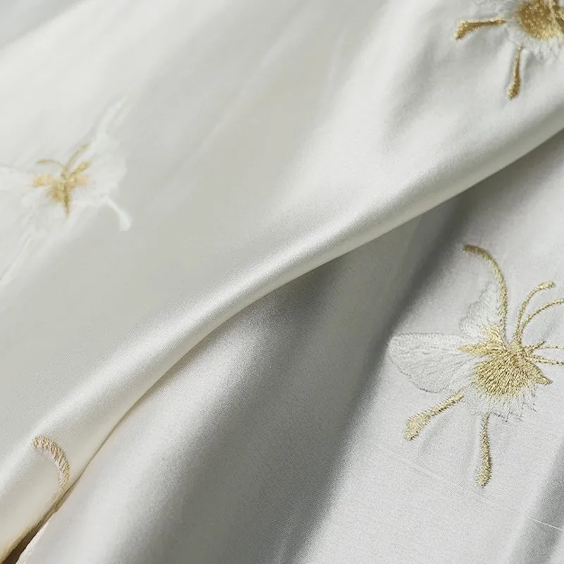 Embroidered brocade jacquard fabric silk traditional pattern Chinese clothing cheongsam face
Embroidered brocade jacquard fabric silk traditional pattern Chinese clothing cheongsam face