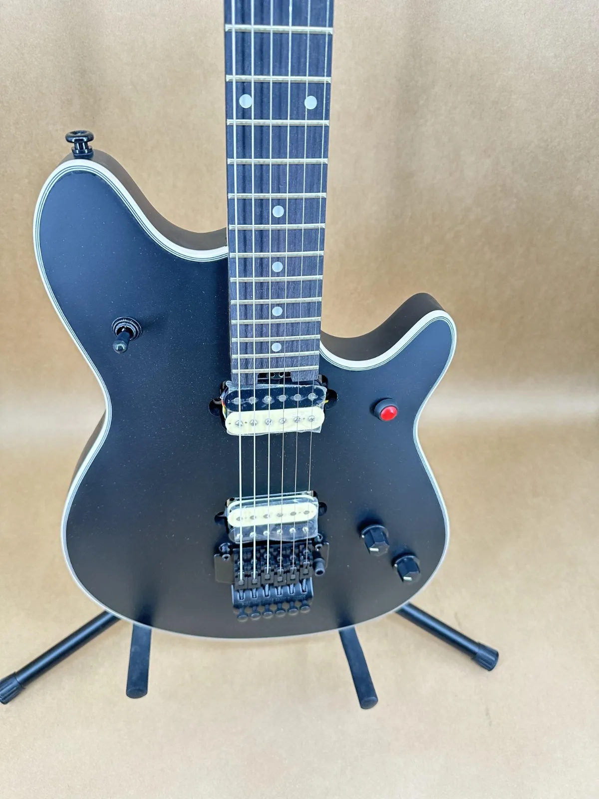 2025 Black Guitar Rosewood Fretboard With Floyd Rose Tremolo
2025 Black Guitar Rosewood Fretboard With Floyd Rose Tremolo