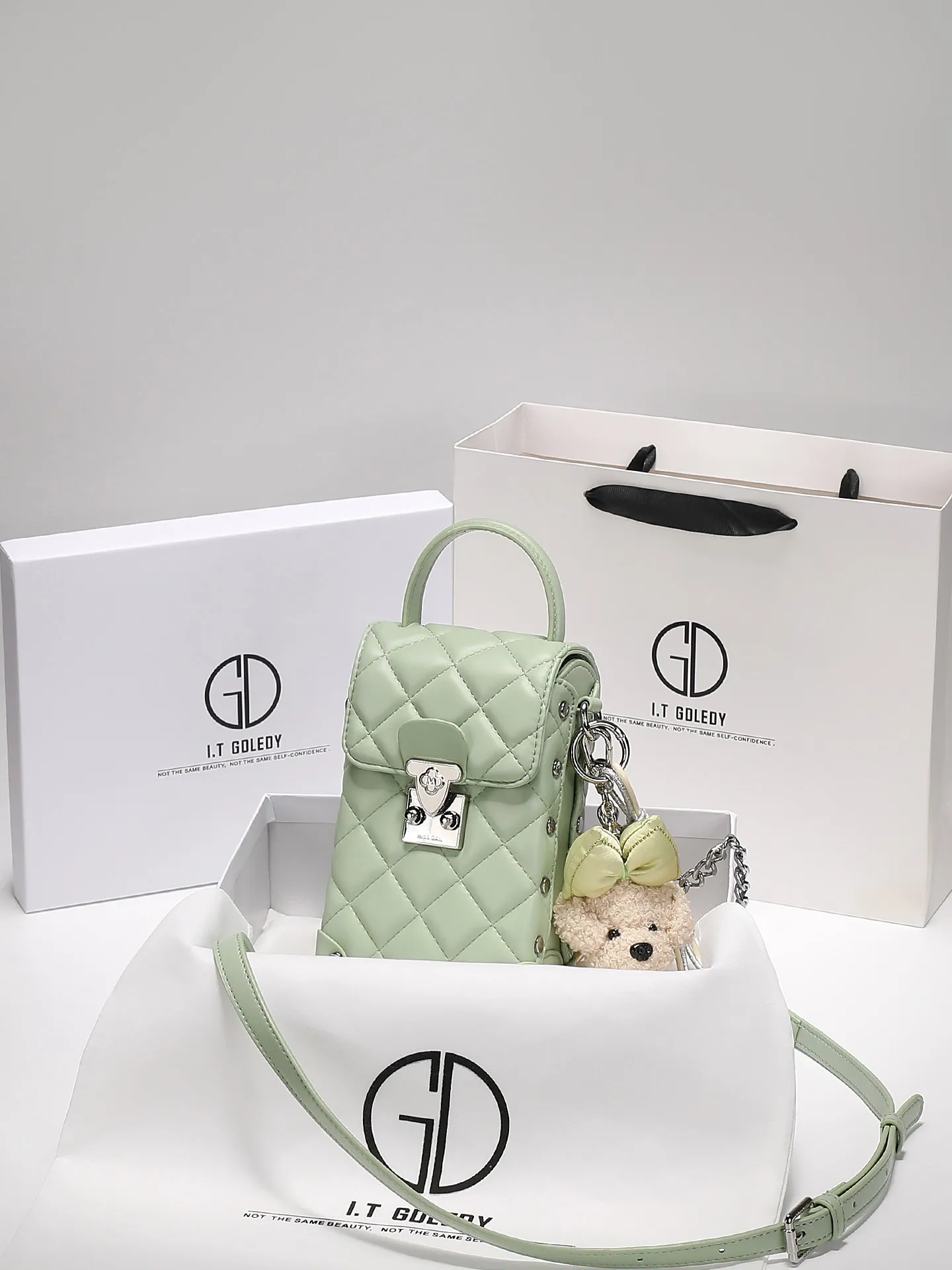 Luxury and Fashion Shoulder Mobile Phone Bag with High Quality Leather and Premium Chain 2026 Women's Newly Trendy Crossbody Bag
Luxury and Fashion Shoulder Mobile Phone Bag with High Quality Leather and Premium Chain 2026 Women's Newly Trendy Crossbody Bag