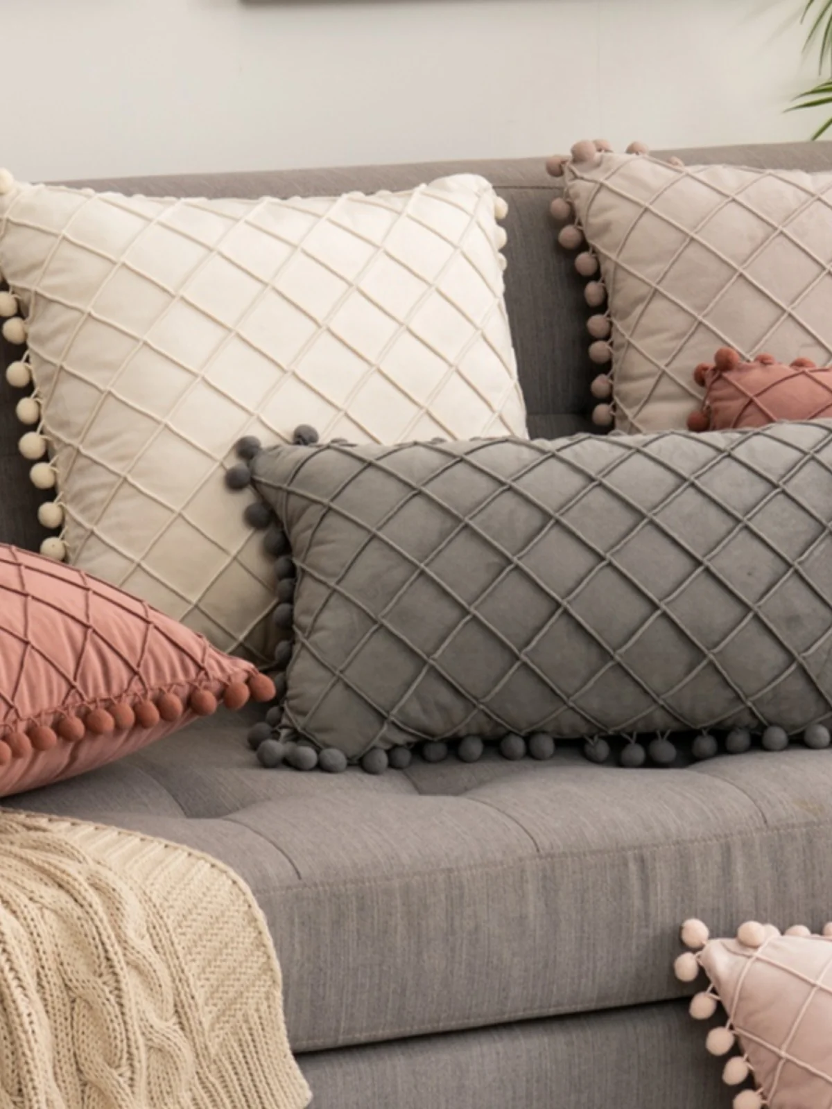 Европейская бархатная подушка с ромбовидным узором, мяч, офисная диванная подушка Barest Cuion Square ape PP, хлопковый наполнитель, декор для гостиной
Европейская бархатная подушка с ромбовидным узором, мяч, офисная диванная подушка Barest Cuion Square ape PP, хлопковый наполнитель, декор для гостиной