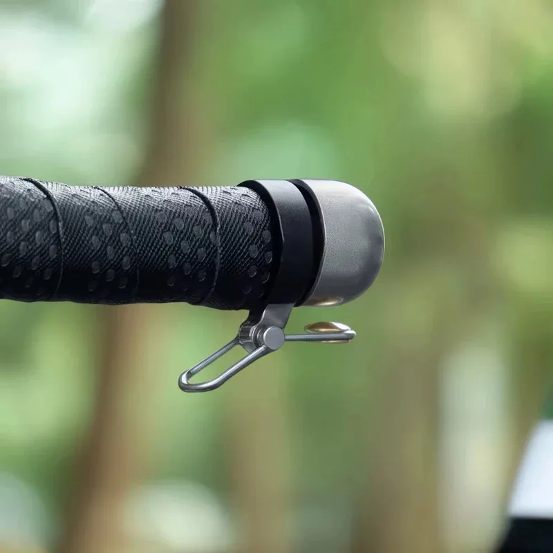 80dB Bicycle Bell Super Loud High Decibel Clear Sound MTB Road Bike Handlebar Plug Horn Suitable For 22.2mm Handlebar Plug
80dB Bicycle Bell Super Loud High Decibel Clear Sound MTB Road Bike Handlebar Plug Horn Suitable For 22.2mm Handlebar Plug