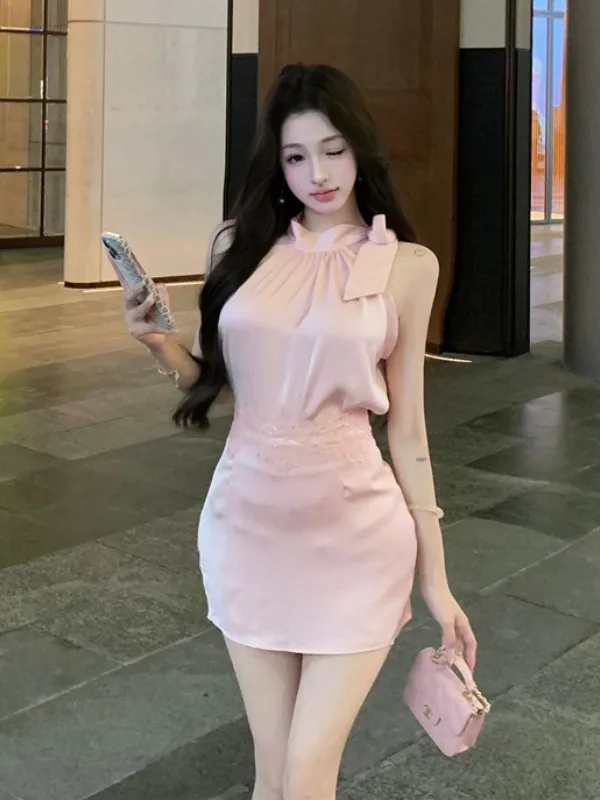 Elegant Lace Halter Neck Two-Piece Set High Waist Skirt Slimming Soft Style Summer New Arrival Women's Fashion Ensemble
Elegant Lace Halter Neck Two-Piece Set High Waist Skirt Slimming Soft Style Summer New Arrival Women's Fashion Ensemble