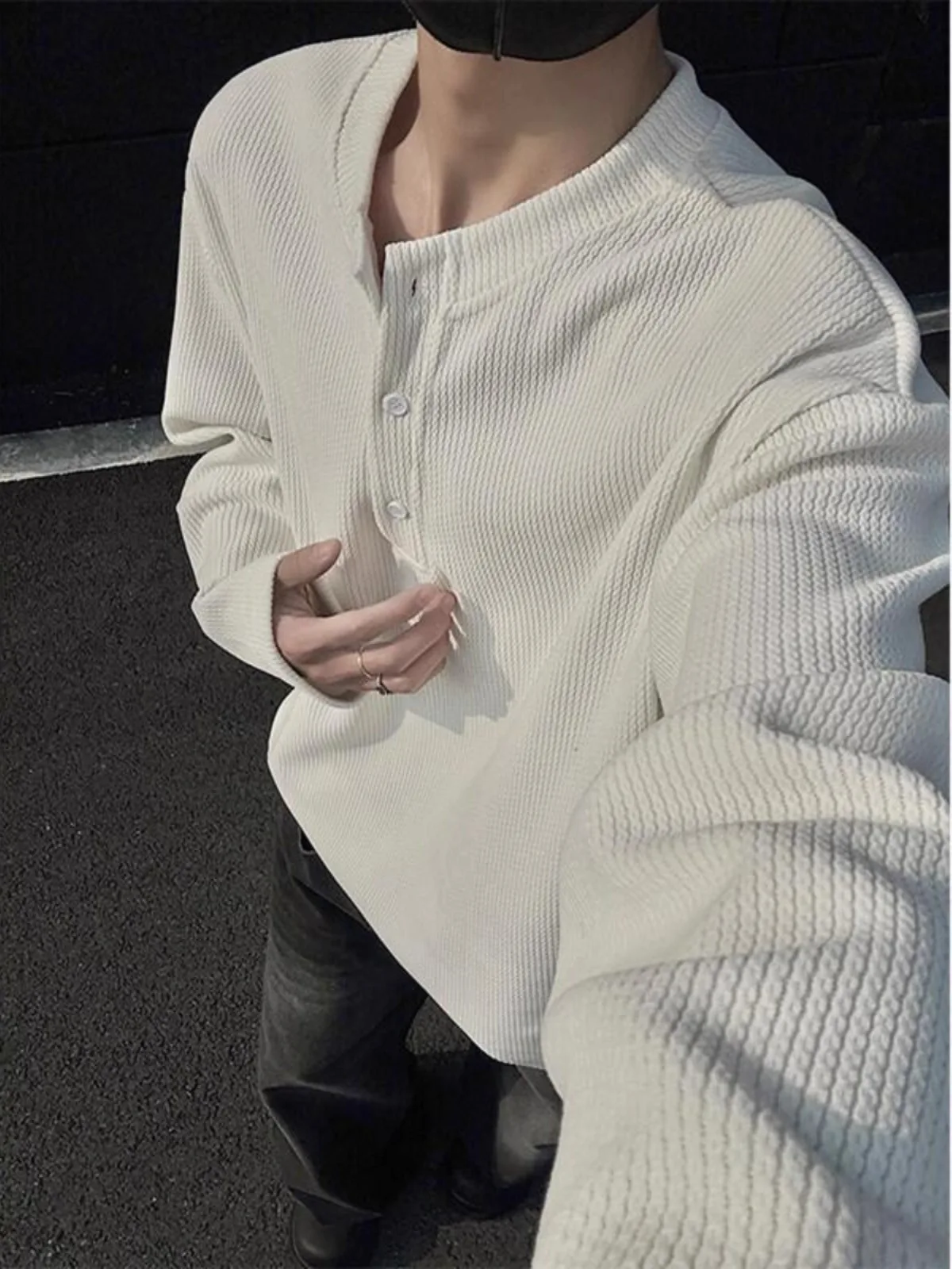 Loose Fit Long Sve Men's T-irt Inner Wear Base Layer irt Street Sle Autumn Faion Casual round Ne Single Button
Loose Fit Long Sve Men's T-irt Inner Wear Base Layer irt Street Sle Autumn Faion Casual round Ne Single Button