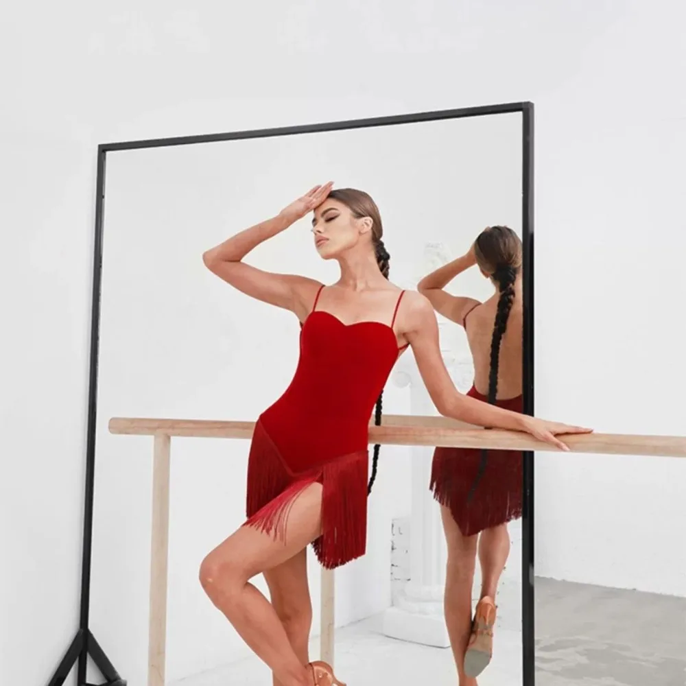 New summer adult Latin dress, split top, strapless, backless, star-angled skirt, high-end dance practice wear
New summer adult Latin dress, split top, strapless, backless, star-angled skirt, high-end dance practice wear