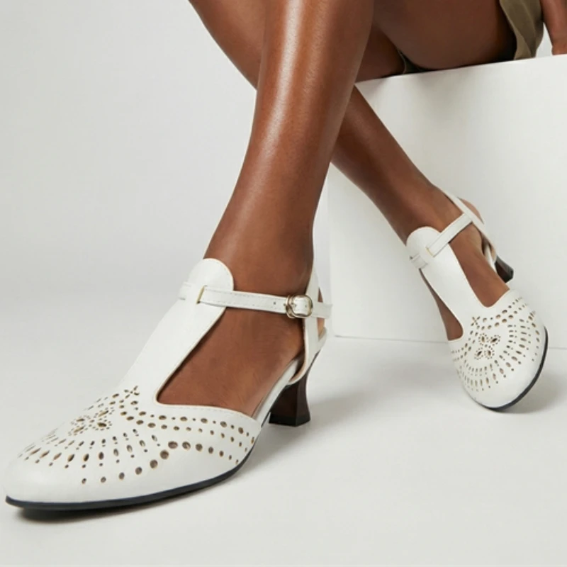2026 New Hollow T-strap Buckle Retro Women's Sandals Fashion Round Toe White Kitten Heel Party Dress Dance Shoes Big Size 49 50
2026 New Hollow T-strap Buckle Retro Women's Sandals Fashion Round Toe White Kitten Heel Party Dress Dance Shoes Big Size 49 50
