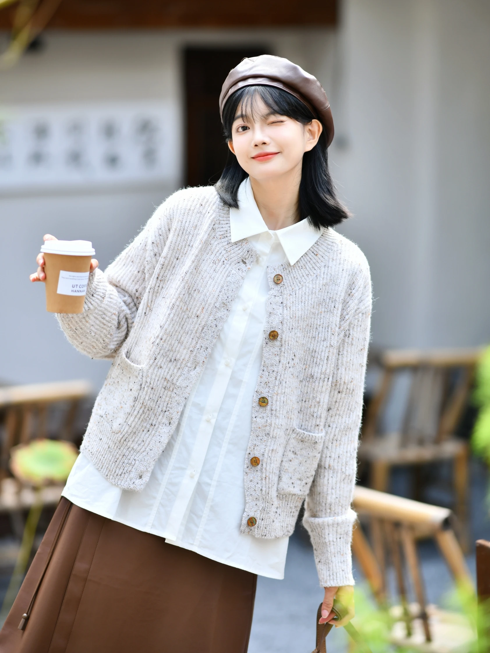 Женский вязаный кардиган свободного кроя, мягкий, уютный, в стиле lazy, с длинными рукавами, осенне-зимняя новинка
Женский вязаный кардиган свободного кроя, мягкий, уютный, в стиле lazy, с длинными рукавами, осенне-зимняя новинка