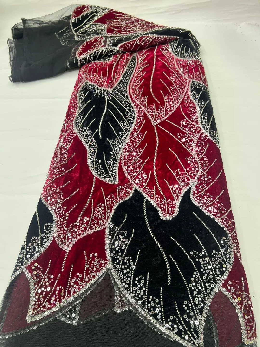 Luxury Velvet Lace Fabric 5 Yars High Quality 2026 Black+Red Beaded Lace Fabric Fashion Sequin African Laces Fabric For Women
Luxury Velvet Lace Fabric 5 Yars High Quality 2026 Black+Red Beaded Lace Fabric Fashion Sequin African Laces Fabric For Women