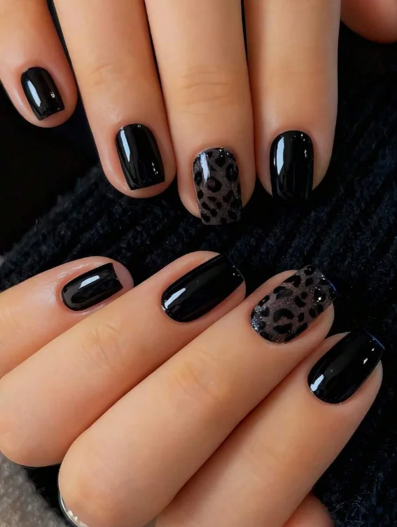 24Pcs Black Leopard Print Press-On Nails, Short Square Fake Nails with Glossy Black & Smoky Leopard Design, Full Cover Removable False Nail Tips
24Pcs Black Leopard Print Press-On Nails, Short Square Fake Nails with Glossy Black & Smoky Leopard Design, Full Cover Removable False Nail Tips