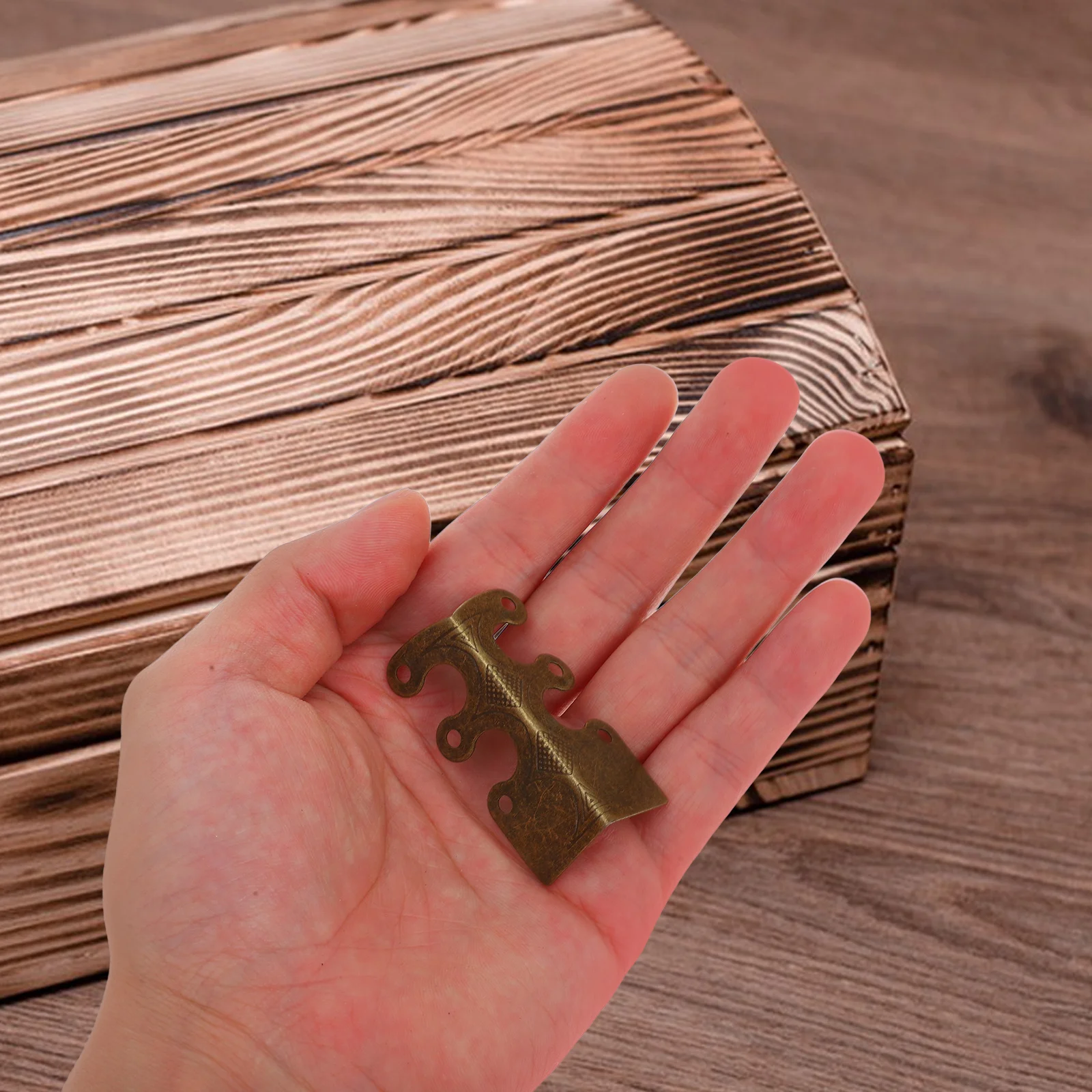 1 комплект, простые в использовании угловые протекторы, металлические кронштейны для футляров для ювелирных изделий, декоративные защитные ограждения для мебели, мебельные ножки
1 комплект, простые в использовании угловые протекторы, металлические кронштейны для футляров для ювелирных изделий, декоративные защитные ограждения для мебели, мебельные ножки