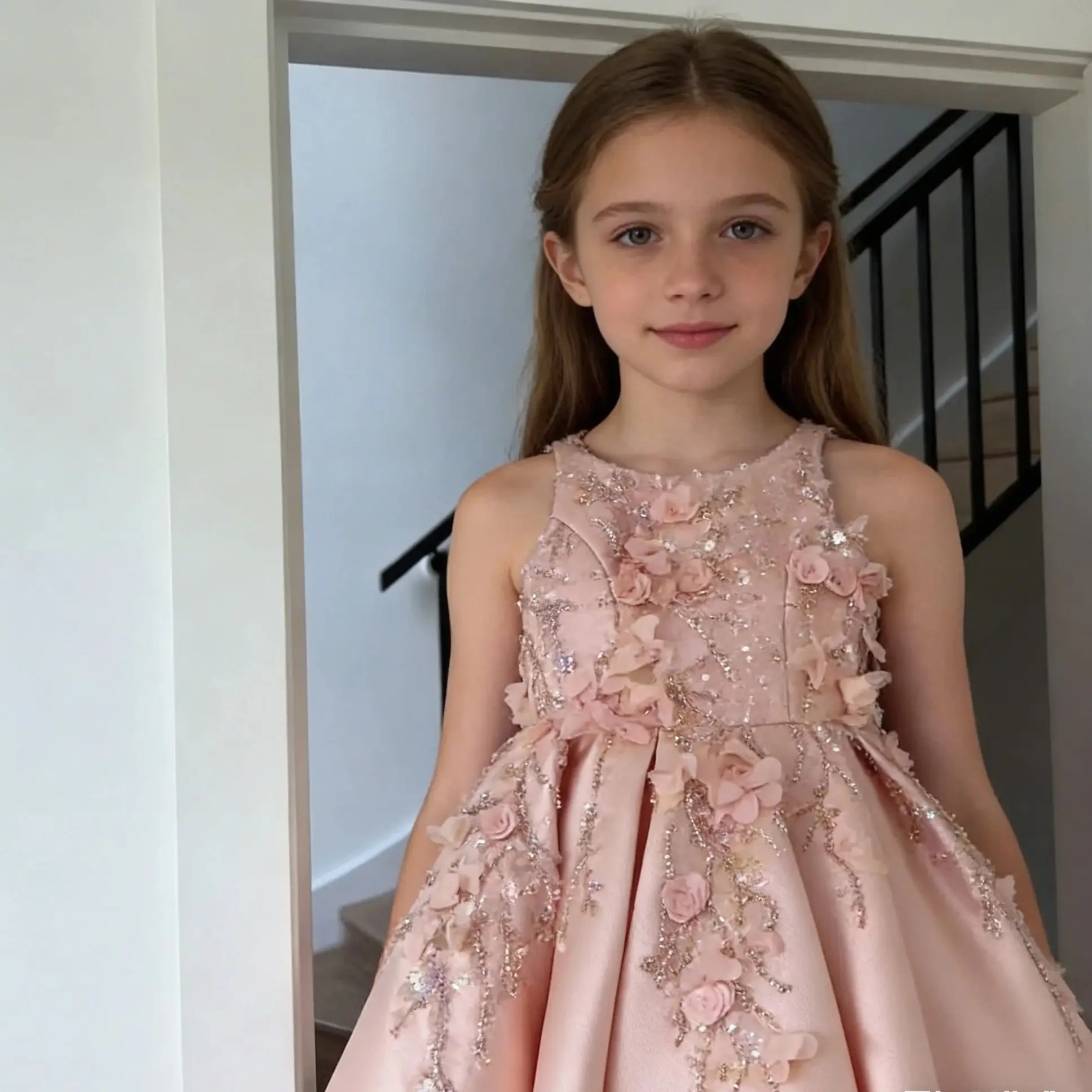 Elegant Customized Flower Girl Dresses For Wedding Satin Sleeveless Sequins Appliques Kids Birthday Party First Communion Gown
Elegant Customized Flower Girl Dresses For Wedding Satin Sleeveless Sequins Appliques Kids Birthday Party First Communion Gown