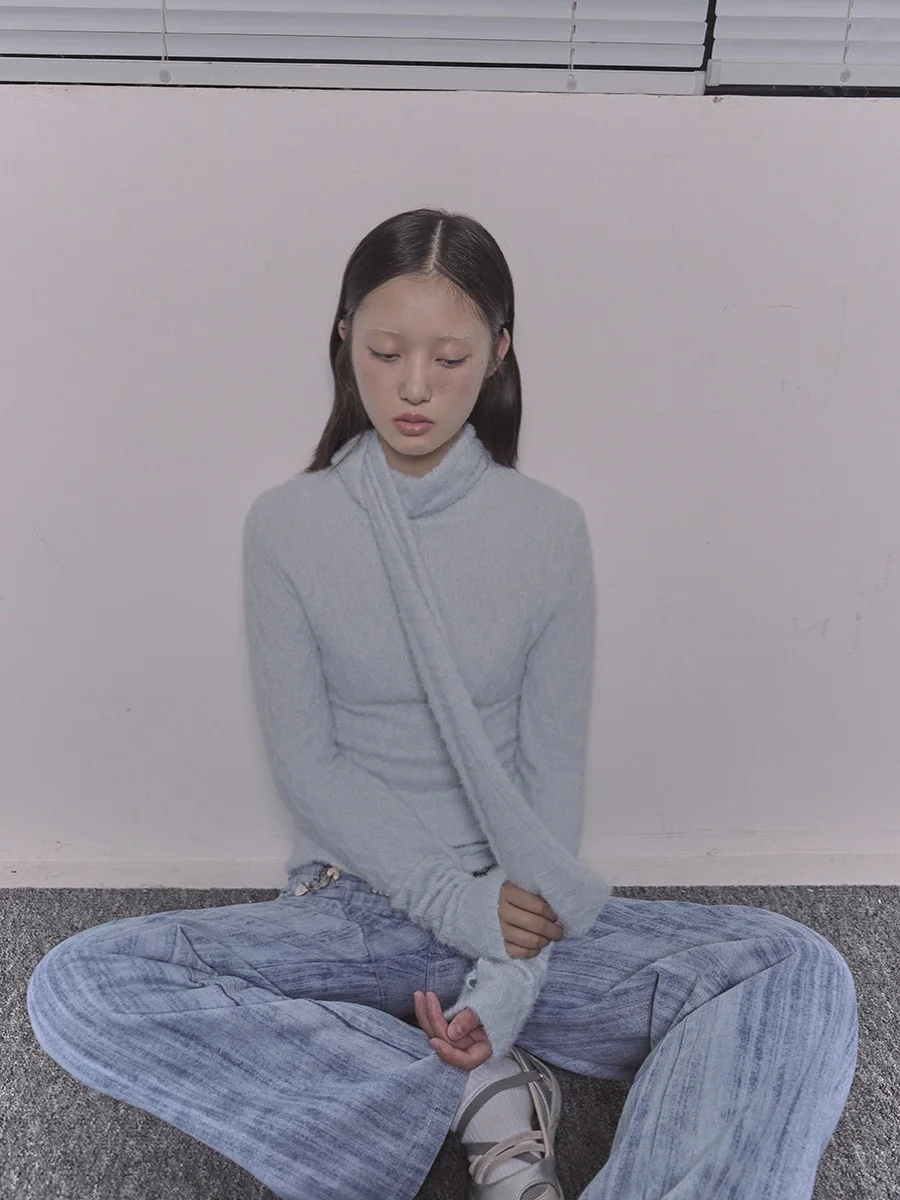 Многофункциональный нейлоновый трикотажный топ Manekniv Moon Knife с двусторонним дизайном, синим воротником-шарфом и длинными рукавами...
Многофункциональный нейлоновый трикотажный топ Manekniv Moon Knife с двусторонним дизайном, синим воротником-шарфом и длинными рукавами...