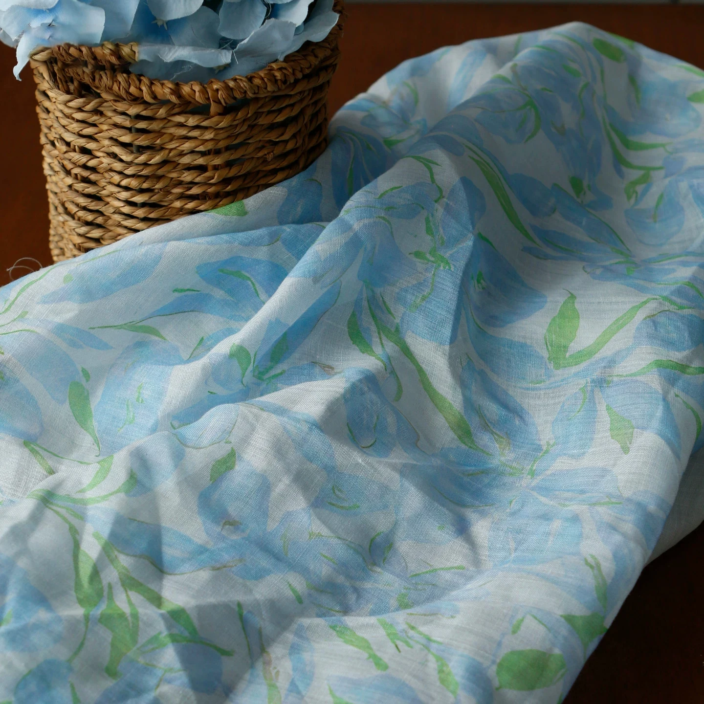 1yard Natural Ramie fabric lightweight and breathable Blue flower print tela dress cheongsam shirt diy fabric for clothing
1yard Natural Ramie fabric lightweight and breathable Blue flower print tela dress cheongsam shirt diy fabric for clothing