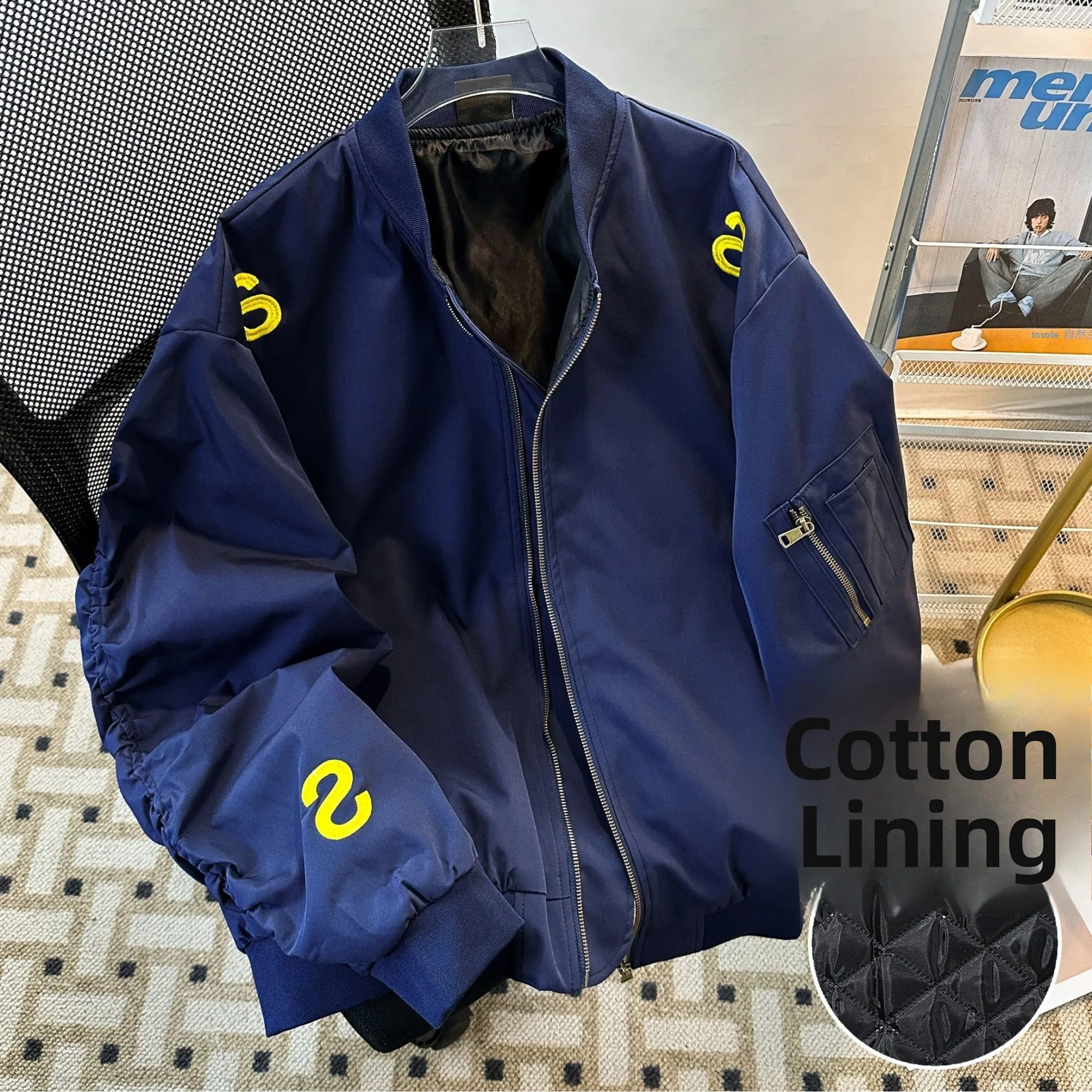 Американский ретро вышитый буквенный джет, свободная хлопковая верхняя одежда для пар, пилотная бейсбольная одежда, модная городская молодежная одежда
Американский ретро вышитый буквенный джет, свободная хлопковая верхняя одежда для пар, пилотная бейсбольная одежда, модная городская молодежная одежда