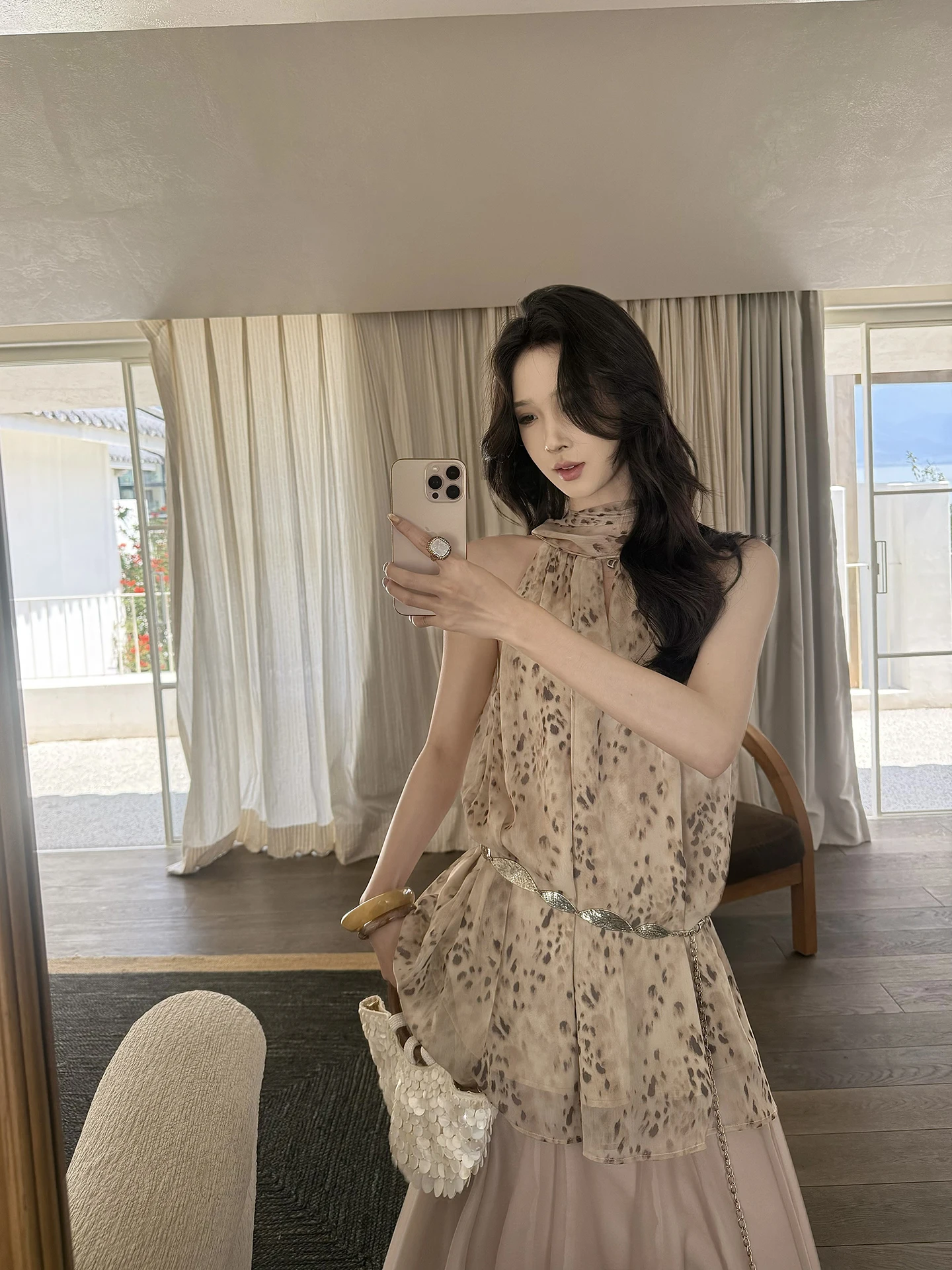 ByOnion High Collar Sleeveless Top Women's Loose Chiffon Vest Summer Outdoor Wear Leopard Print Floral Hanging Neck Design
ByOnion High Collar Sleeveless Top Women's Loose Chiffon Vest Summer Outdoor Wear Leopard Print Floral Hanging Neck Design