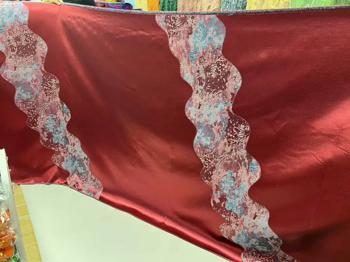 2025 новейшая африканская кружевная ткань, парча, жаккардовая французская кружевная ткань, высокое качество, кружево для шитья, женский праздничный костюм, платье SZ848 
2025 новейшая африканская кружевная ткань, парча, жаккардовая французская кружевная ткань, высокое качество, кружево для шитья, женский праздничный костюм, платье SZ848