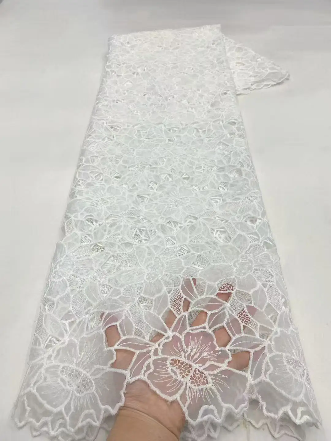 Французская сетчатая белая ажурная шифоновая кружевная ткань, африканское кружево, 5 ярдов, 2026, высококачественная тюлевая кружевная ткань с пайетками для шитья
Французская сетчатая белая ажурная шифоновая кружевная ткань, африканское кружево, 5 ярдов, 2026, высококачественная тюлевая кружевная ткань с пайетками для шитья